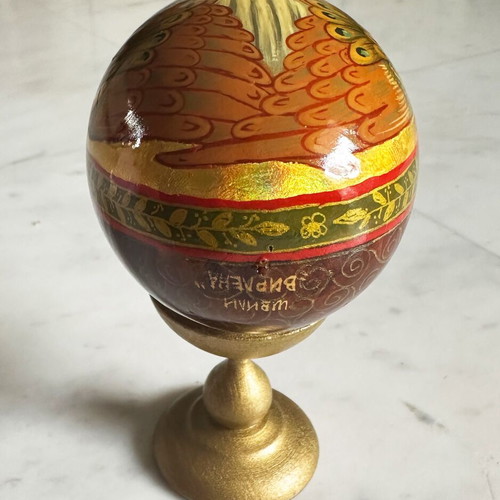 Wooden egg used with hand-painted angel vintage 1980