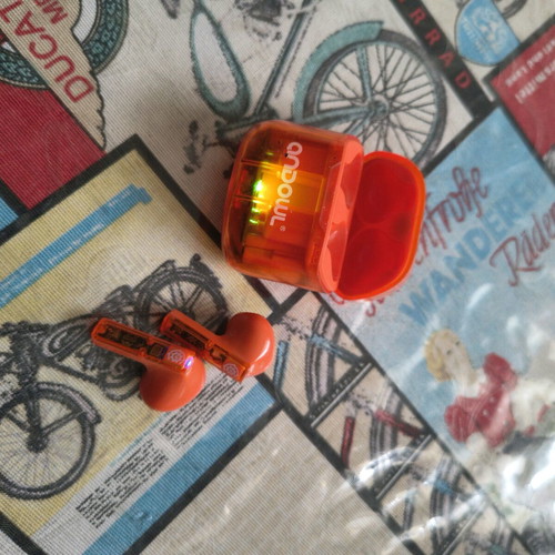 Andowl Q-BQS21 In-ear Bluetooth handsfree like new, red