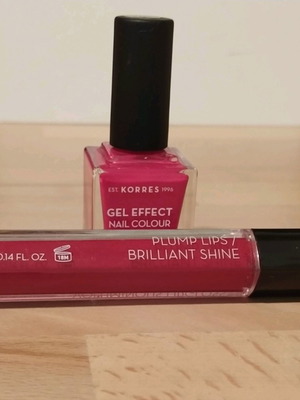 Πακέτο δύο προϊόντα Korres lip gloss Morello No 54 και βερνίκι νυχιών gel effect No 19