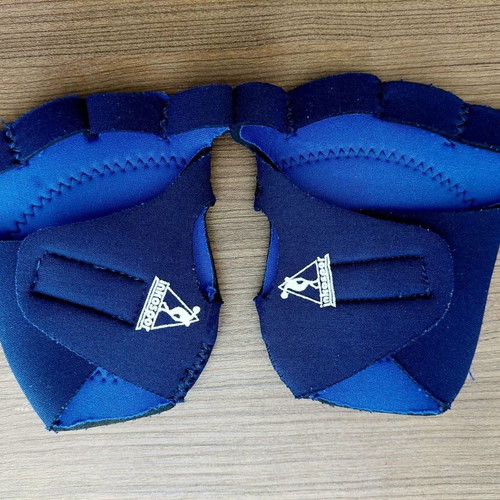 Amila training gloves with seam damage, blue