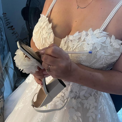 Wedding dress used with veil and elastic petticoat size M