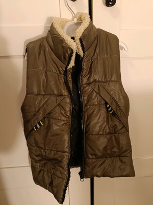 Hashtag sleeveless vest olive green 3 years like new