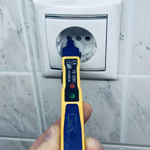 Current and Inductive Tester used with buzzer and distance measurement