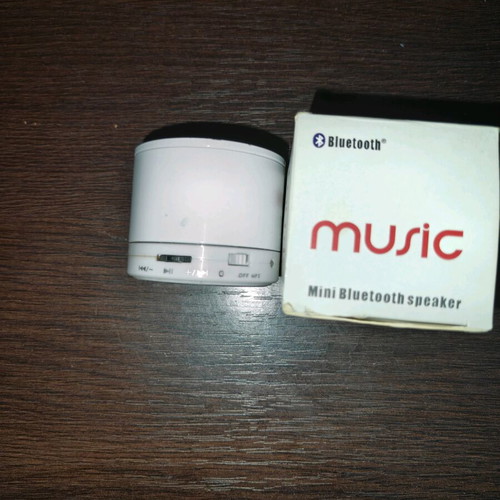 Speaker used Bluetooth and wired