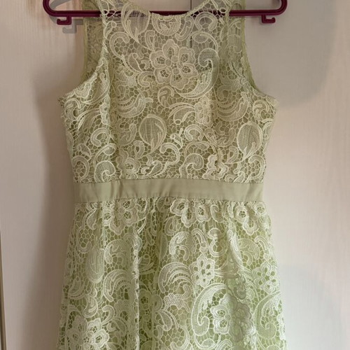 Lipsy lace dress medium size 10 lime cream like new