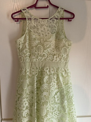 Lipsy lace dress medium size 10 lime cream like new