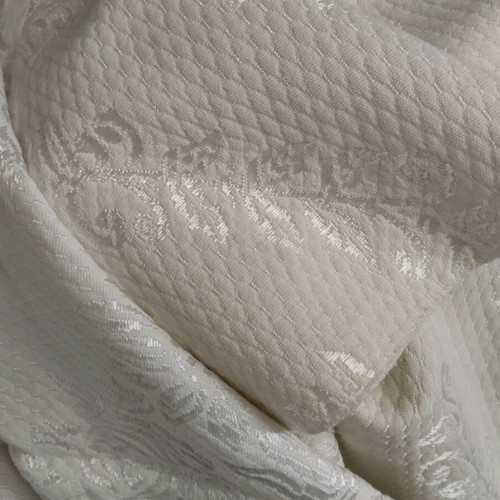 White double-sided blanket like new, dimensions 2.13×1.70