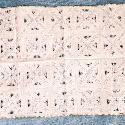 Hardanger embroidery set of 2 pieces like new, ecru