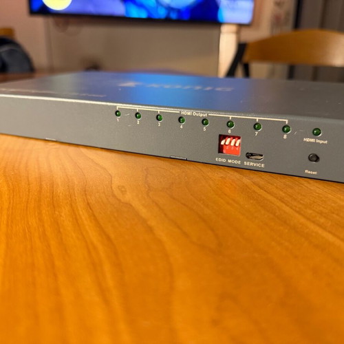 Konig HDMI splitter 4Kx2K like new, 1 input - 8 outputs