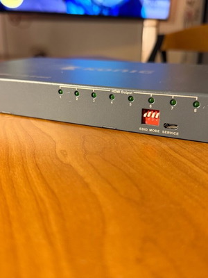 Konig HDMI splitter 4Kx2K like new, 1 input - 8 outputs