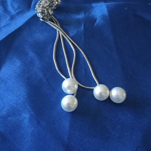 Silver dangling earrings with pearls and rhinestones new