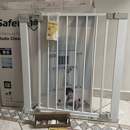 Safety First Auto Close Security Gate new