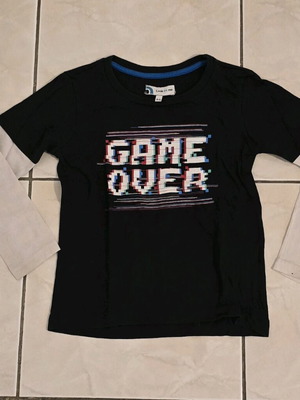 Children's long-sleeve t-shirt used, age 4-5 years