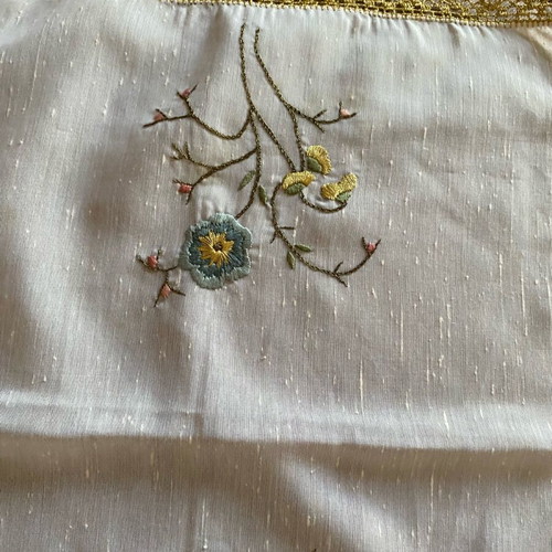 Tsevres with gold thread from Ioannina like new