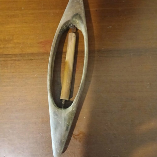 Weaving shuttle used, old boat style collectible