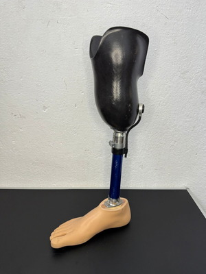 Leg prosthesis new, carbon with metal base and silicone foot