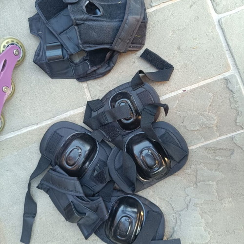 Women's rollers size 38-41 like new with helmet light and pads