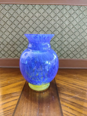 Murano Vase like new, blue with yellow base