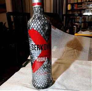 Σφραγισμένο μπουκάλι Vodka Serkova