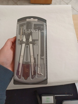 Linex precision compass set like new with screw