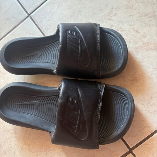Nike Victori One Slide black size 36.5 like new