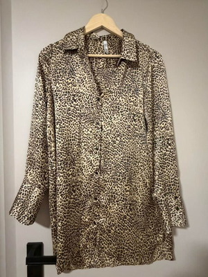 Satin shirt Zara with leopard print like new, size M