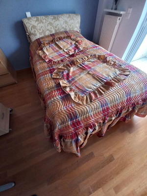 Quilted bedspread new with ruffles and two pillowcases