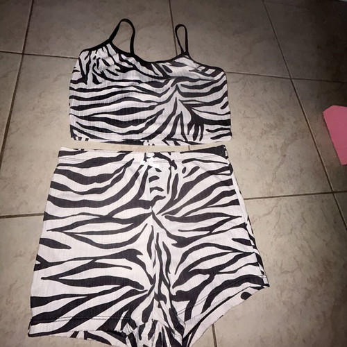 Pajama set like new, size S, black and white