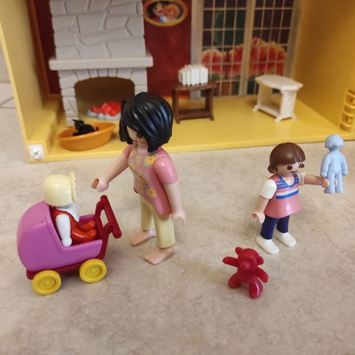 Playmobil 5763 Dollhouse with Carry Handle like new