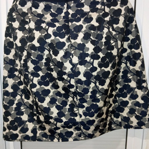 Weekend Max Mara skirt new, size L, black and white