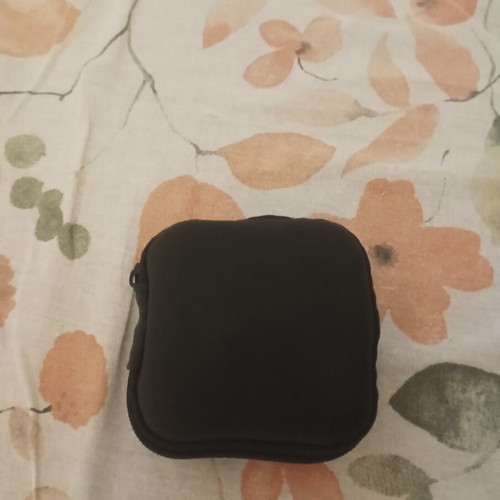 Lenovo wireless Bluetooth headset with charging case