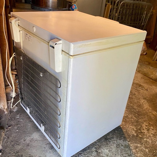 Beko freezer 200lt like new with wheels