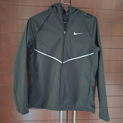 Nike Running Miller Jacket for Kids like new, black, size L