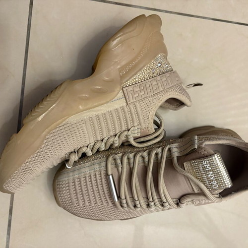 Steve Madden athletic shoes used, size 38, beige