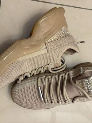 Steve Madden athletic shoes used, size 38, beige