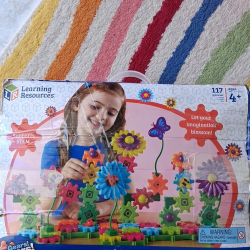 Build & Bloom Building Set like new with extra pieces