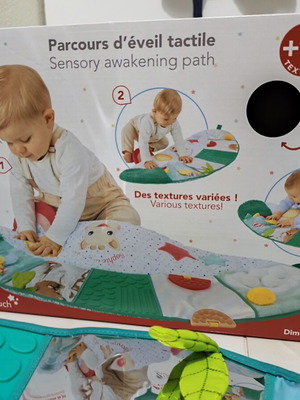 Sofie la Girafe Activity Mat like new