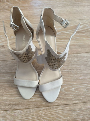 Nine West ψηλά πέδιλα πλατφόρμες καινούργια, μπεζ