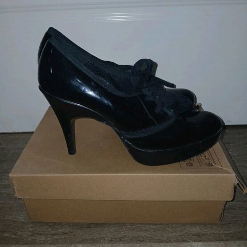 Classico patent leather pumps like new, size 39