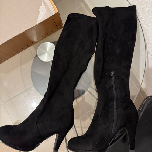 Suede high-heeled boots like new, black