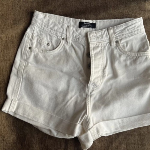 Bershka white high-waisted denim shorts like new, XS