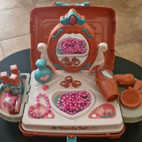 Beauty set toy like new