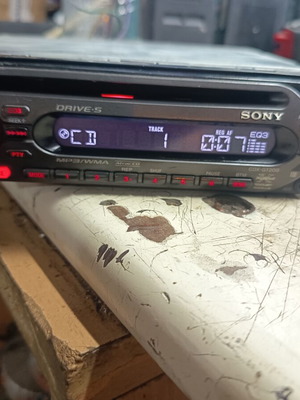 Sony Xplod CDX-GT200 car CD player