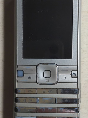 Sony Ericsson K770i употребяван с зарядно