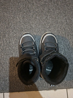 Μποτάκια αδιάβροχα με γούνινη επένδυση, σαν καινούργια, μέγεθος 30