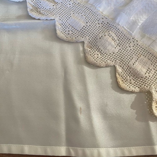 Set of 2 table linens like new