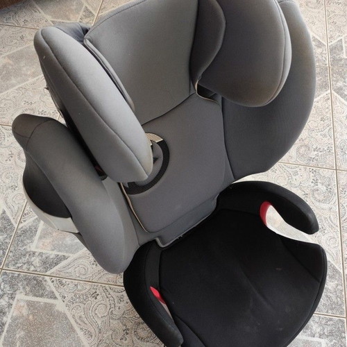 Cybex car seats used with ISOFIX base and adjustable headrest