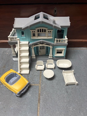 Green Toys House Playset употребяван с кабриолет, произведен в САЩ