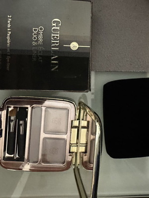 Guerlain eyeshadow palette with brushes, new