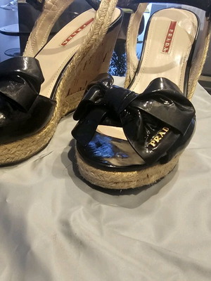Prada leather black platform shoes like new, size 39